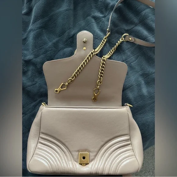 Gucci
GG Marmont Top Handle Flap Bag Matelasse
Leather - Picture 8 of 10